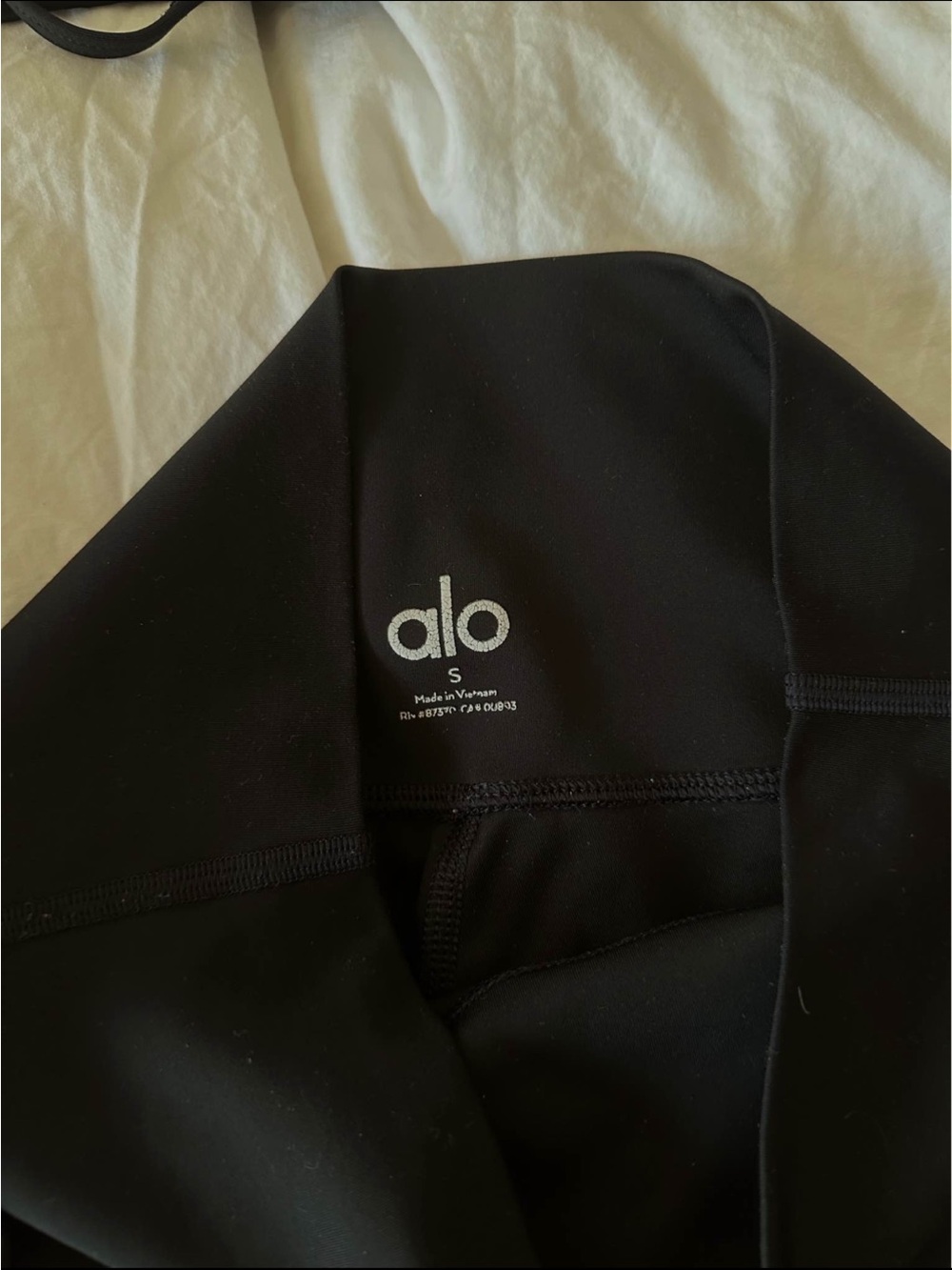 Alo Yoga AirLift Leggings & Intrigue Bra Set (S) - Picture 3 of 5